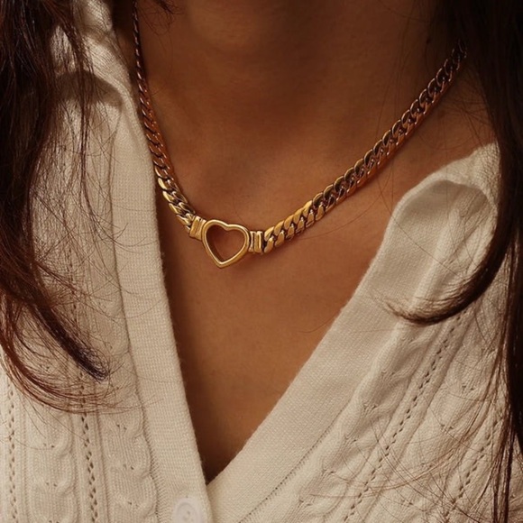 ✨New 18k gold plated bold Cuban Chain Necklace with Heart Centerpiece✨ - Picture 3 of 6